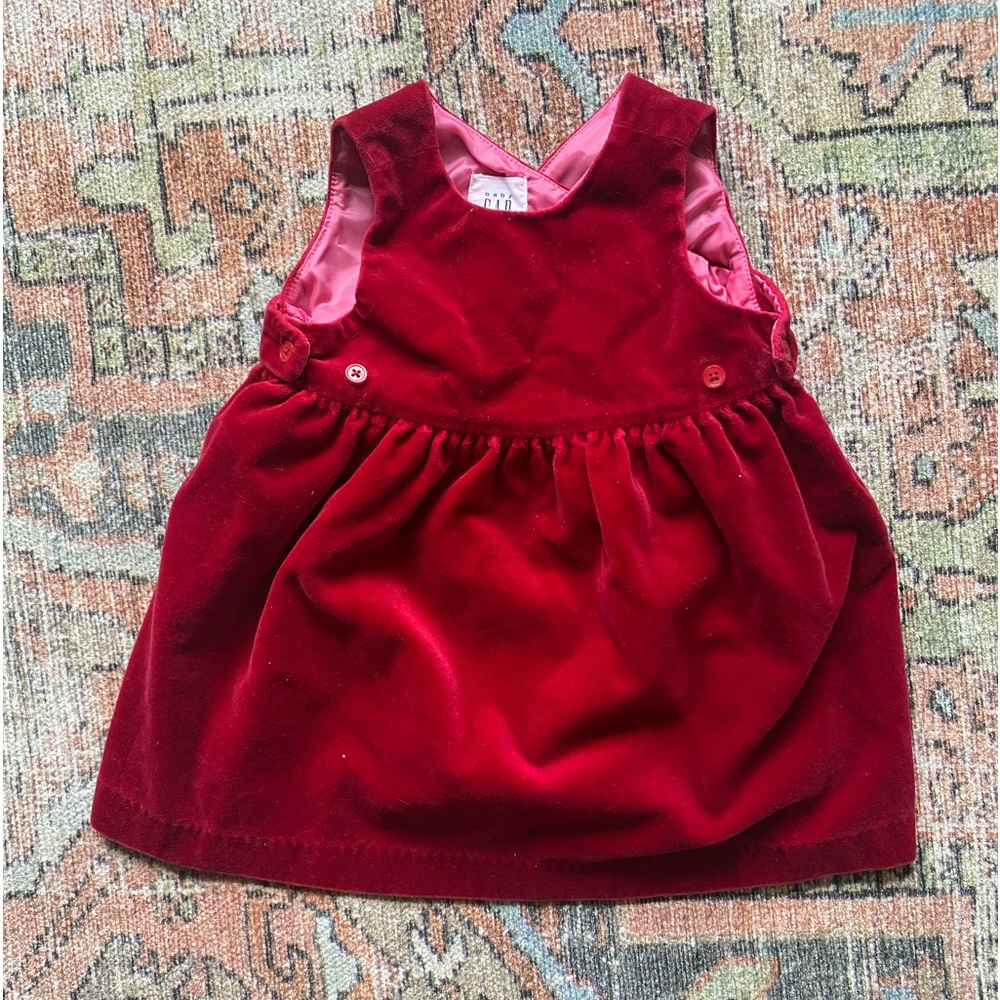 Baby Gap beautiful red velvet dress, small (3-6 months), adjustable.